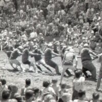 BS1327-tug-of-war_1976048.jpg