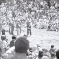 BS1323-tug-of-war_1976044.jpg